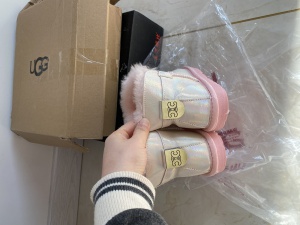 女童新的 UGG雪地靴 31码 50元 纯羊毛